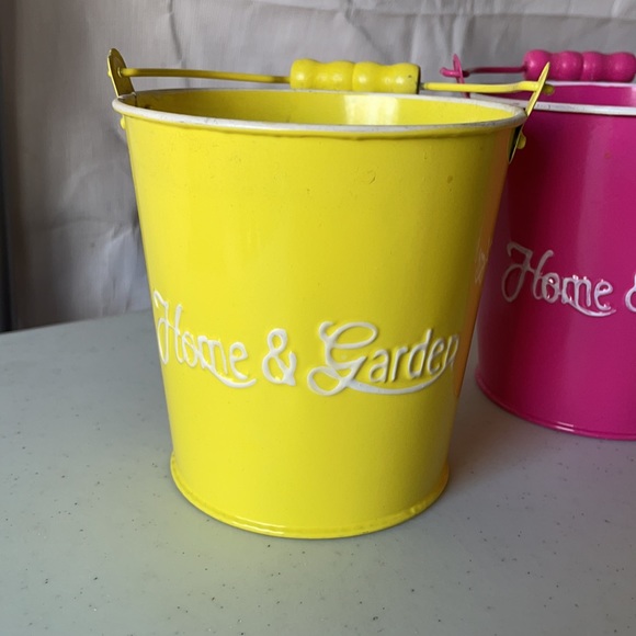Set of 3 Cute Metal Pails Home and Garden Planters - Picture 3 of 5